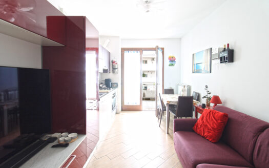 bilocale con posto auto e cantina fonte laurentina